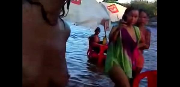  Mulher fica nua no rio da Boca da Barra Ilhéus - BA